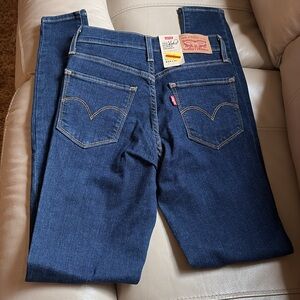 NWT Levi's Skinny Jeans w/ Stretch